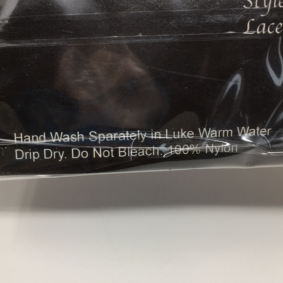 ELEGANT MOMENT LACE RUFFLED WHITE BOOTY SHORTS - Picture 3 of 4